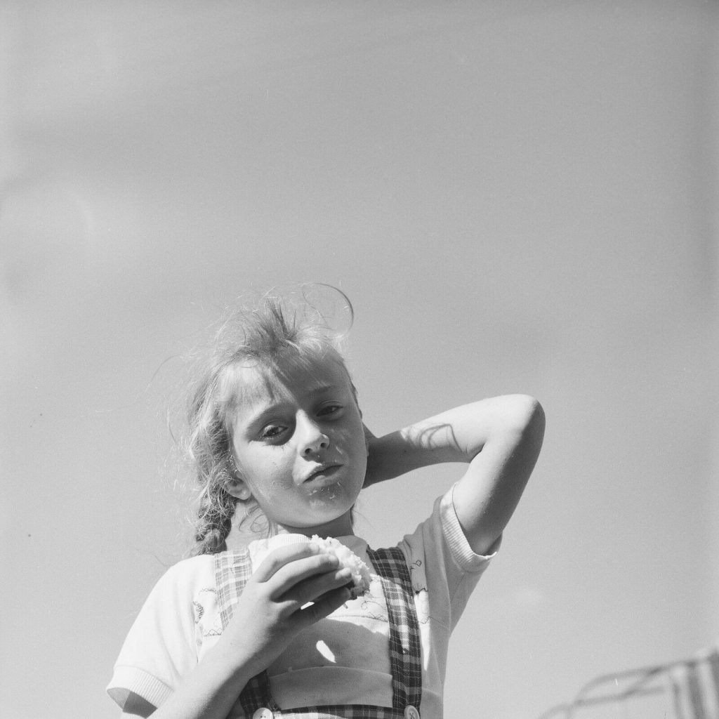 Photo papier argentique Baryté Espagne ENFANT 1960 format 40x40cm
