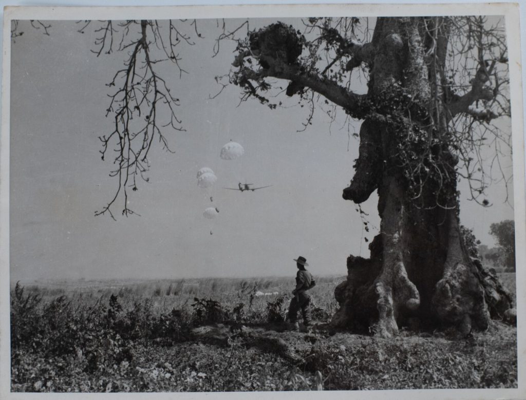 PHOTO de presse militaire 1945 armée britannique en Libye 15X2Ocm