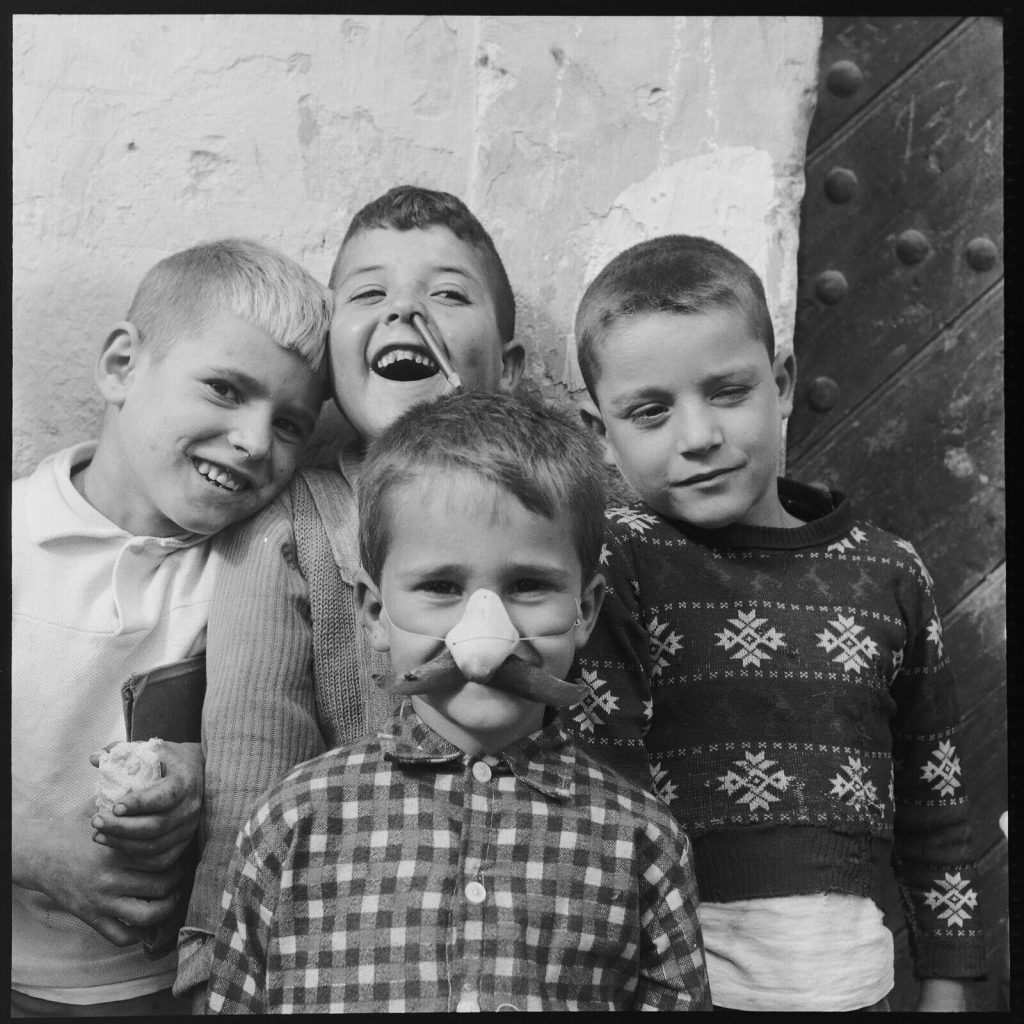 Photo papier argentique Baryté Espagne ENFANT 1960 format 40x40cm