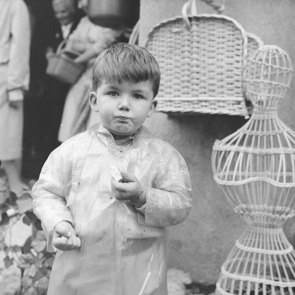 Photo papier argentique Baryté Espagne ENFANT 1960 format 40x40cm