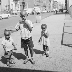 Tirage photo sur papier  argentique ENFANT NEW-YORK HARLEM 1950 format 40X40cm