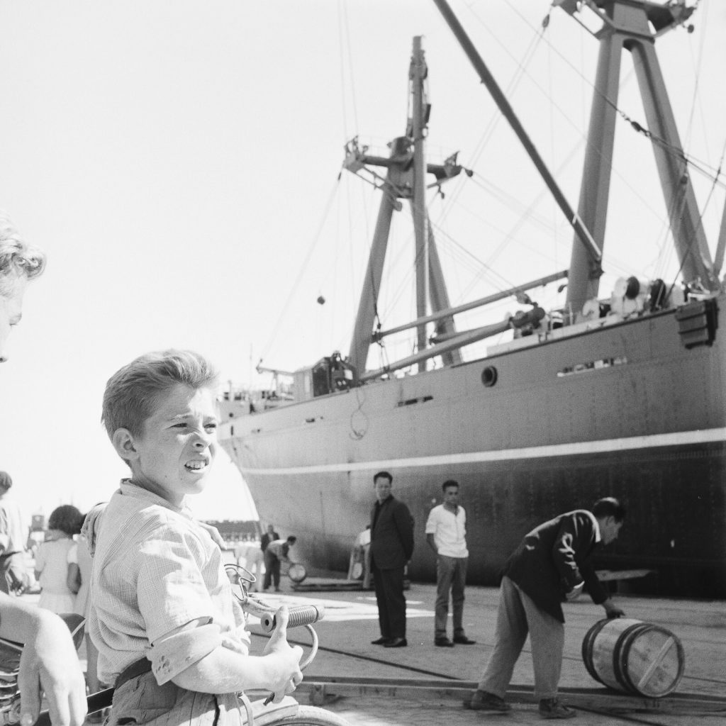 Photo papier argentique Baryté Espagne ENFANT 1960 format 40x40cm