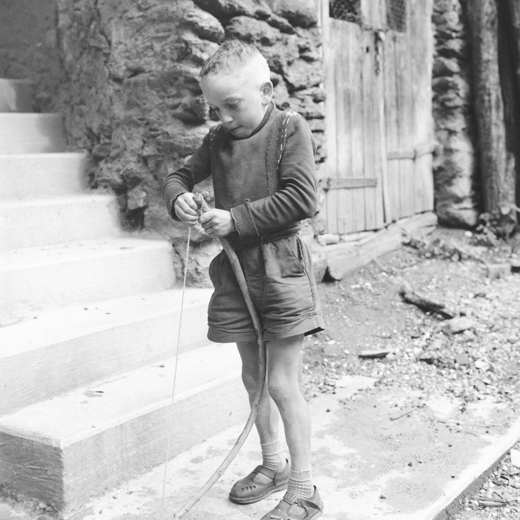 Photo papier argentique Baryté Espagne ENFANT 1960 format 40x40cm