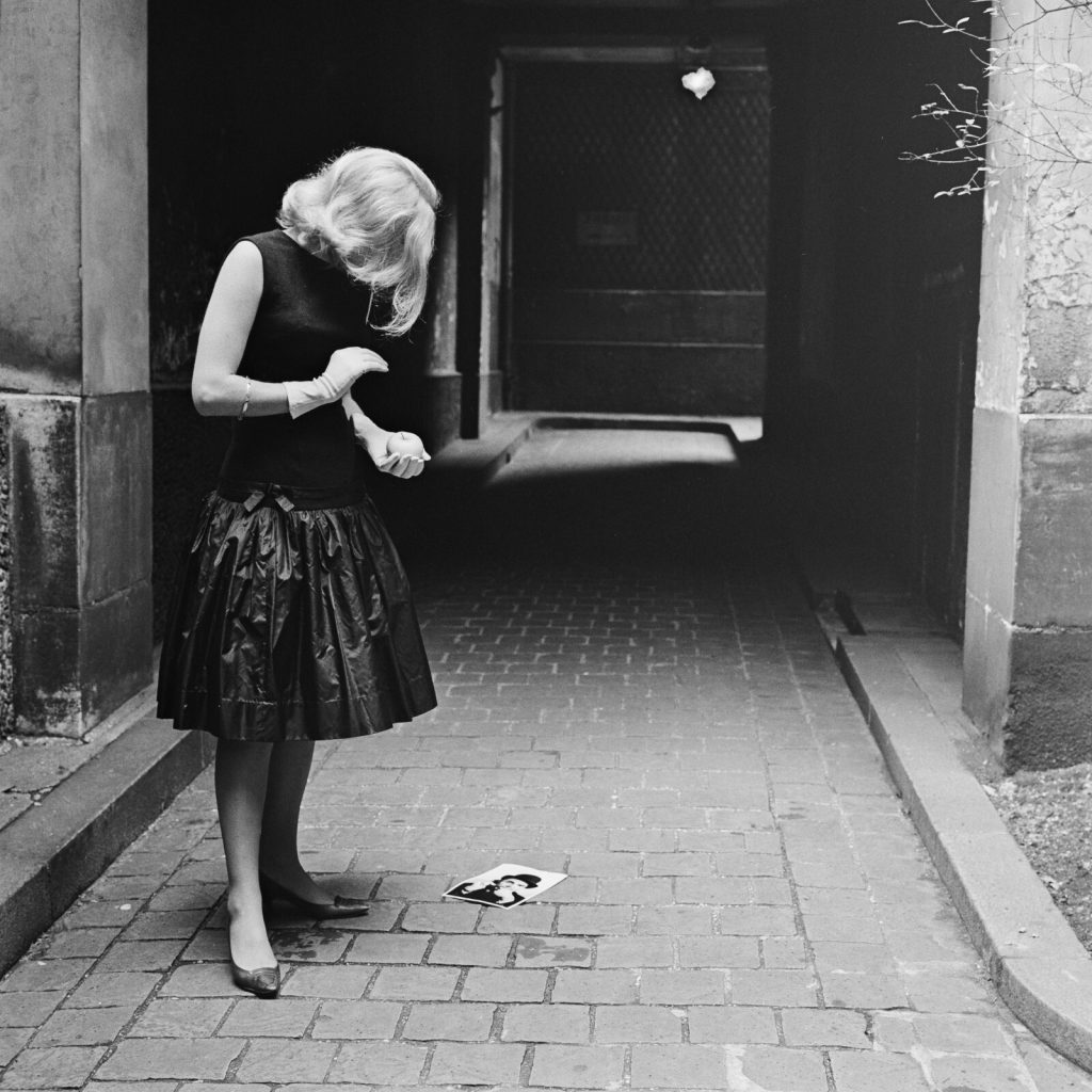 Tirage photo sur papier  argentique PARIS FEMME 1960 format 40x40cm