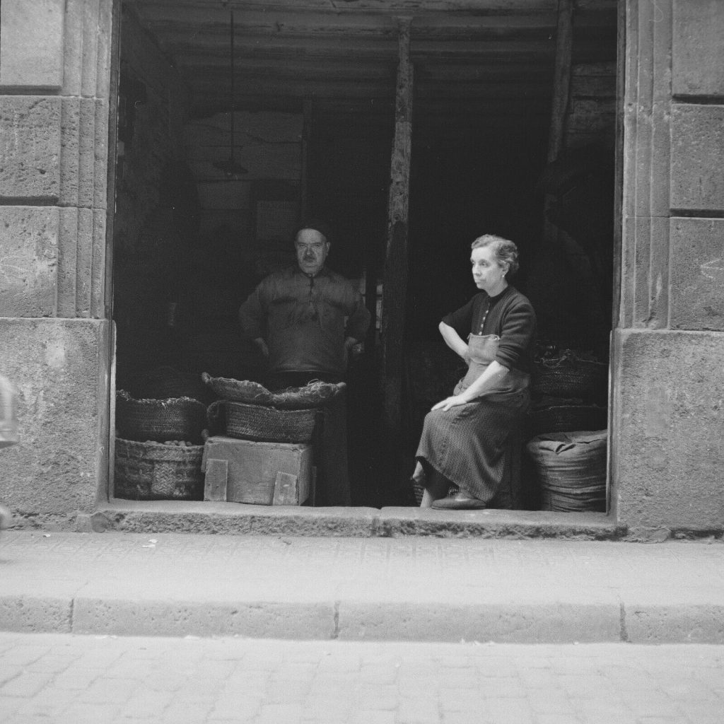 Photo papier  argentique Espagne marchand 1960 format 40x40cm