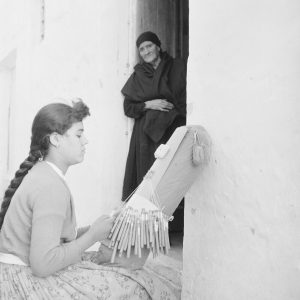 Photo papier  argentique Espagne scene de rue  1960 format 40x40cm