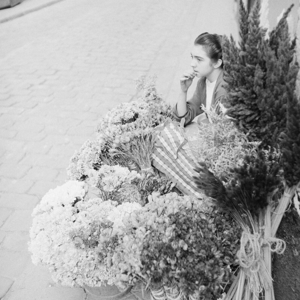 Photo papier argentique Espagne fleuriste 1960 format 40x40cm