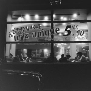Photo sur papier  argentique BISTROT NUIT PARIS 1960 format 40x40cm
