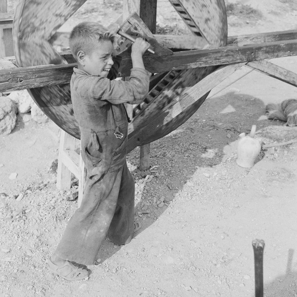 Photo papier argentique Baryté Espagne ENFANT 1960 format 40x40cm