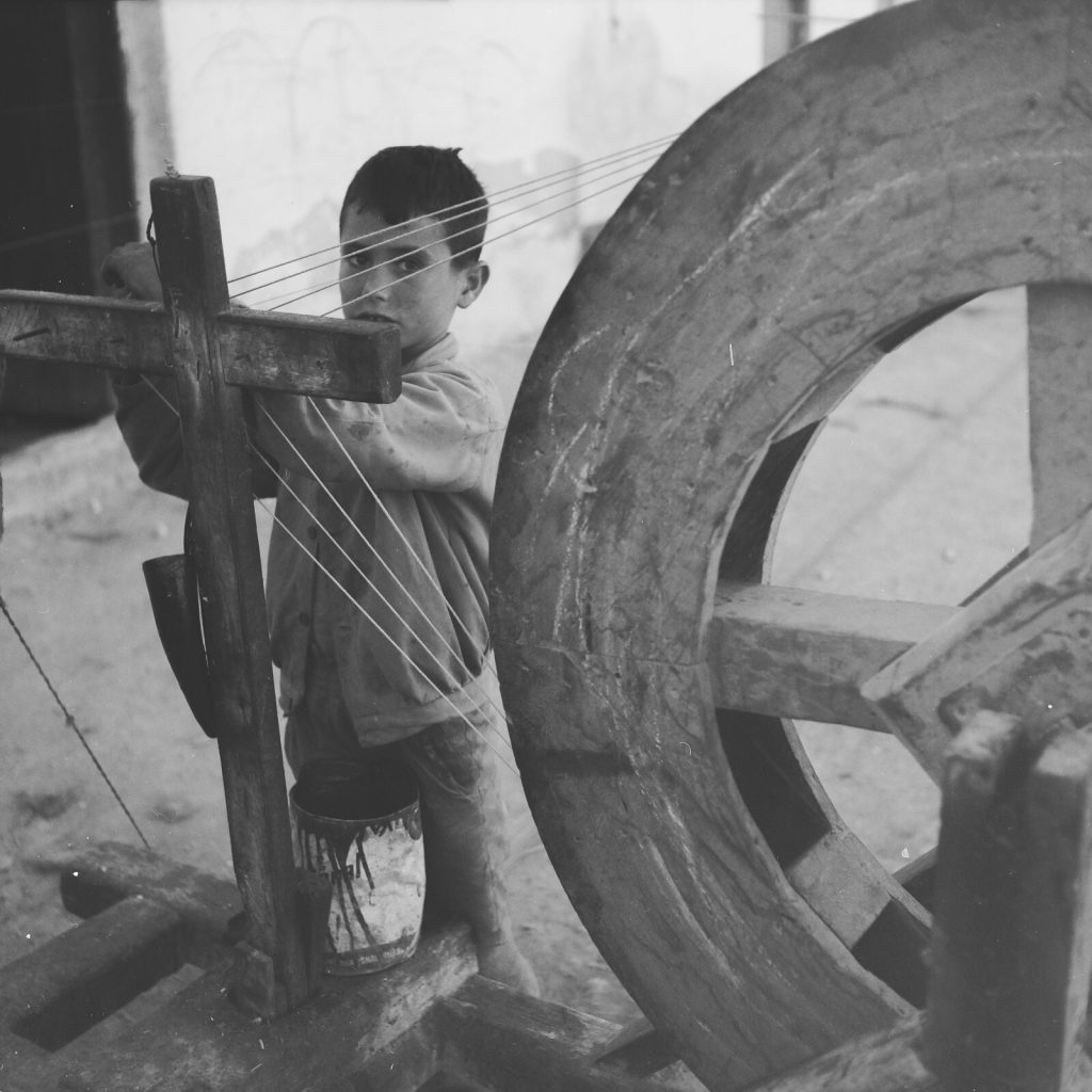 Photo papier argentique Baryté Espagne ENFANT 1960 format 40x40cm
