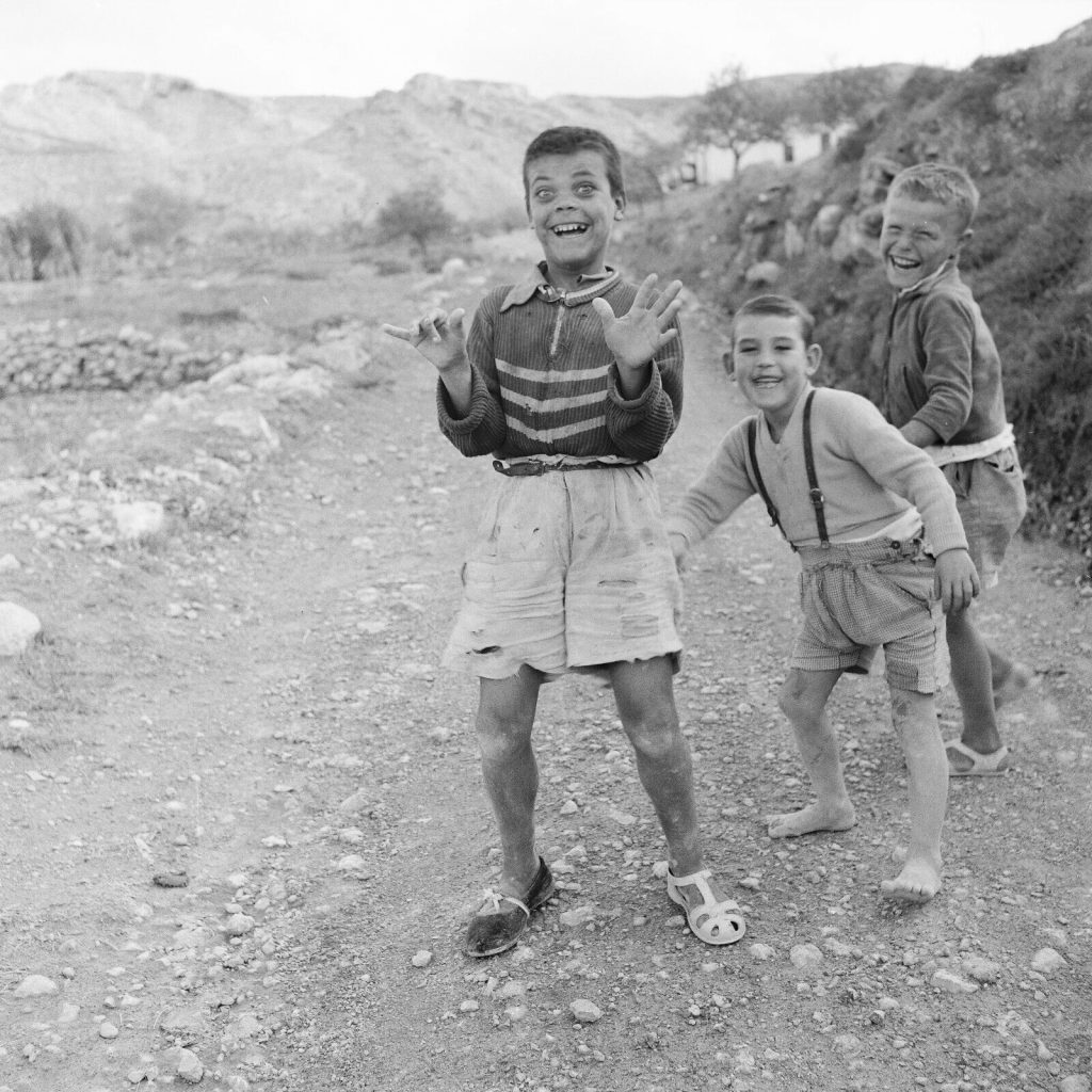 Photo papier argentique Baryté Espagne ENFANT 1960 format 40x40cm