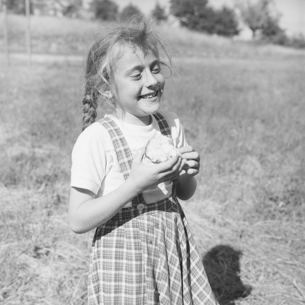 Photo papier argentique Baryté Espagne ENFANT 1960 format 40x40cm