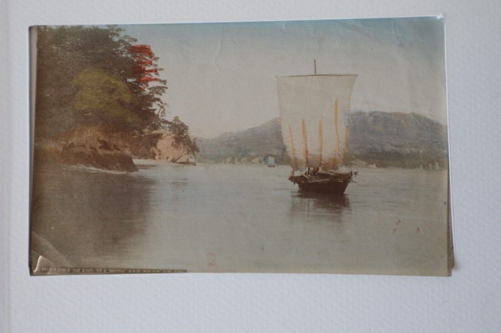 TIRAGE PHOTO	ALBUMINE AQUARELLE 1880	JAPON BATEAU SUR UN LAC 9X14CM