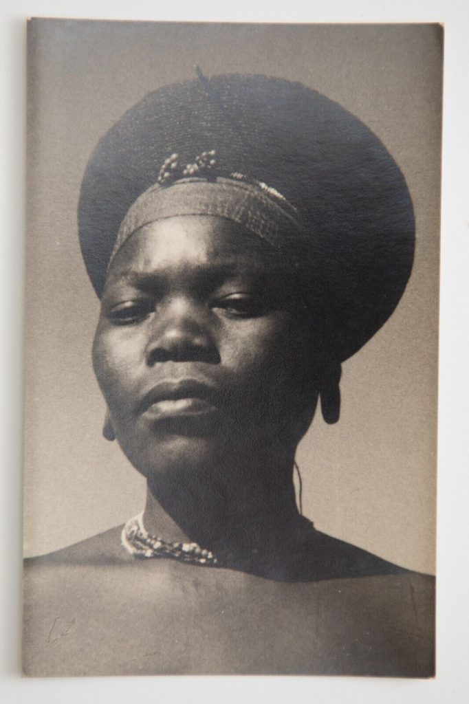 PHOTO CARTE POSTAL ZULU FORMAT 9x13,5cm CIRCA 1940 BEAU PORTRAIT DE FEMME