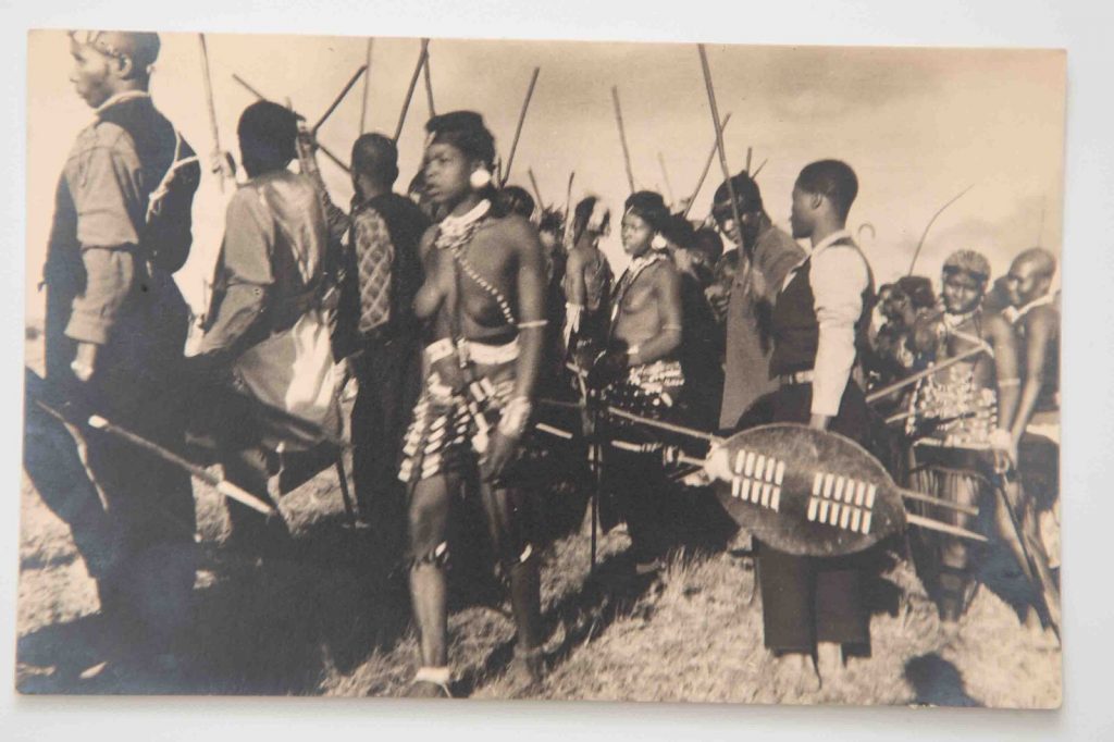 PHOTO CARTE POSTAL ZULU FORMAT 9x13,5cm CIRCA 1940 GUERRIER