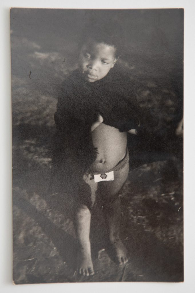 PHOTO CARTE POSTAL ZULU FORMAT 9x13,5cm CIRCA 1940 ZOULOU ENFANT