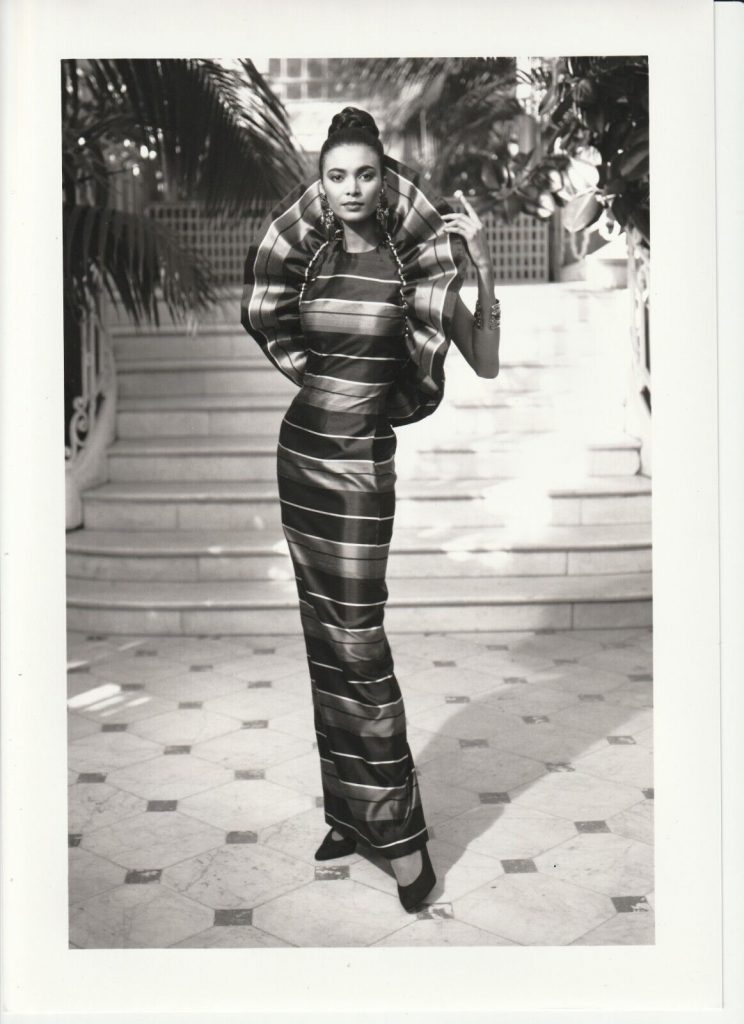 TIRAGE PHOTO Argentique PIERRE BALMAIN 1990 Photo service de MODE 20X30cm