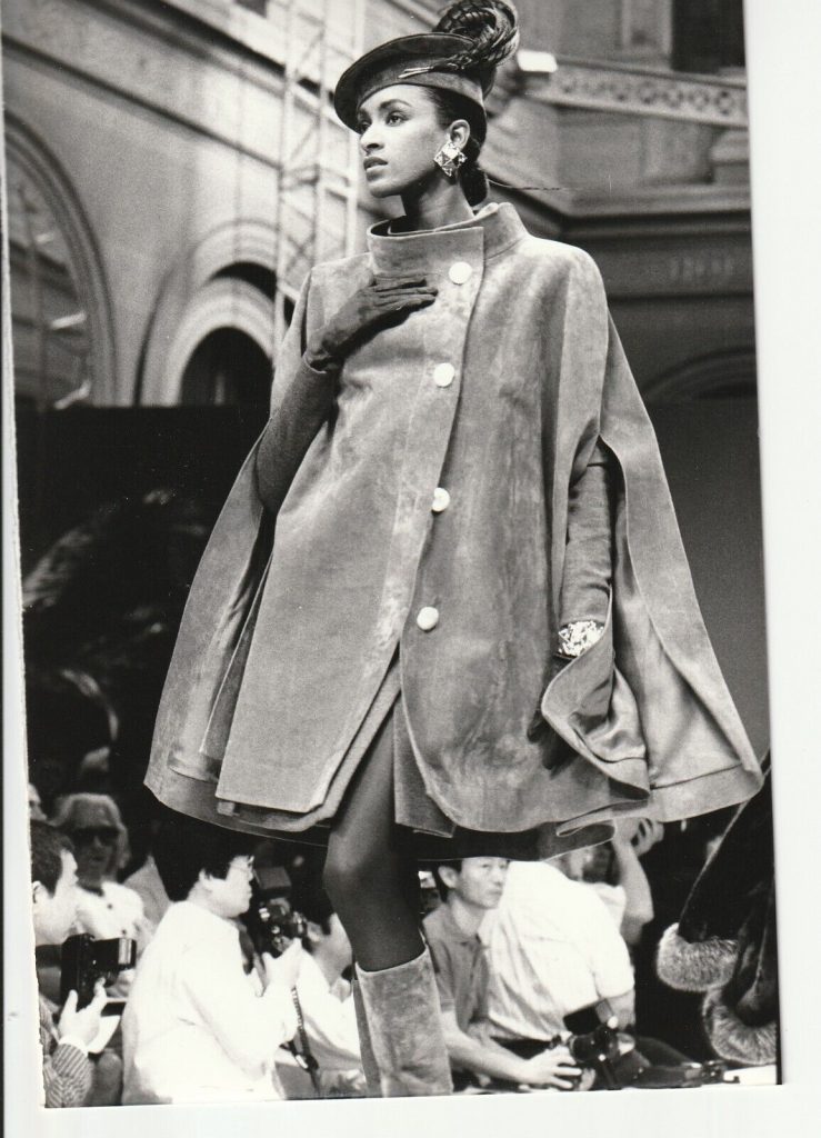 TIRAGE PHOTO Argentique Mode GIVENCHY 1990 Robert Cohen AGIP Défilé de mode 1990