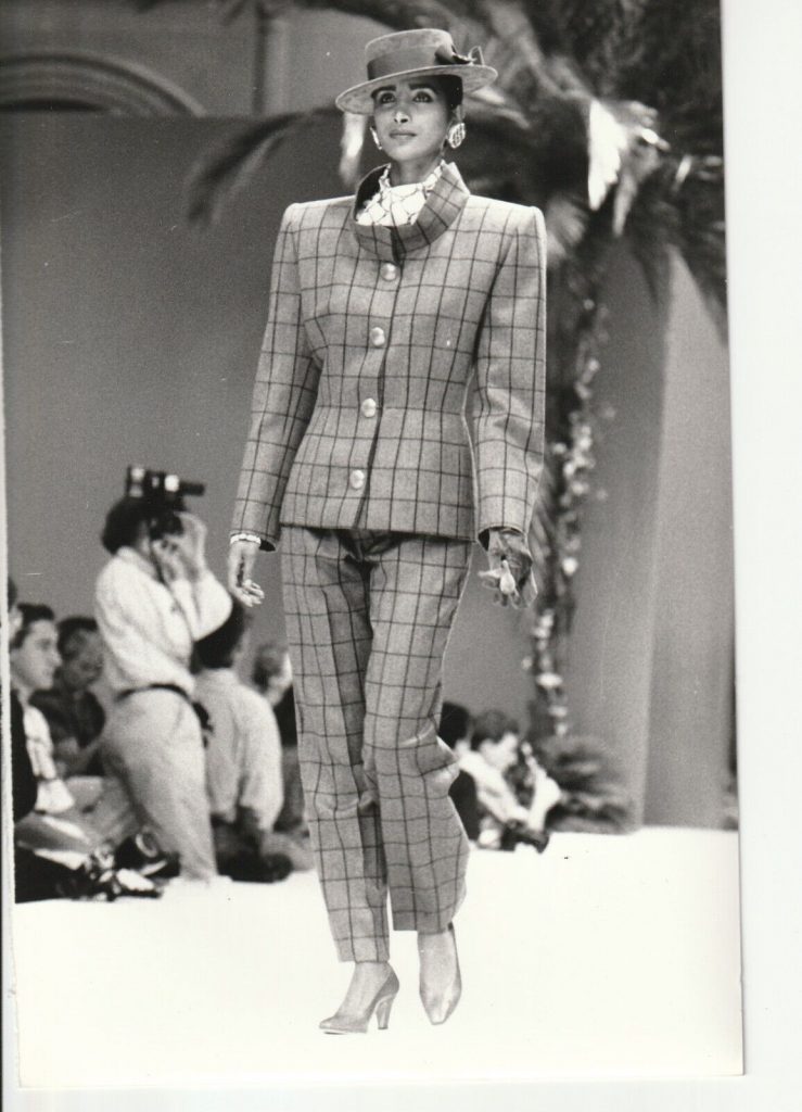 TIRAGE PHOTO Argentique Mode GIVENCHY 1990 Robert Cohen AGIP Défilé de mode 1990