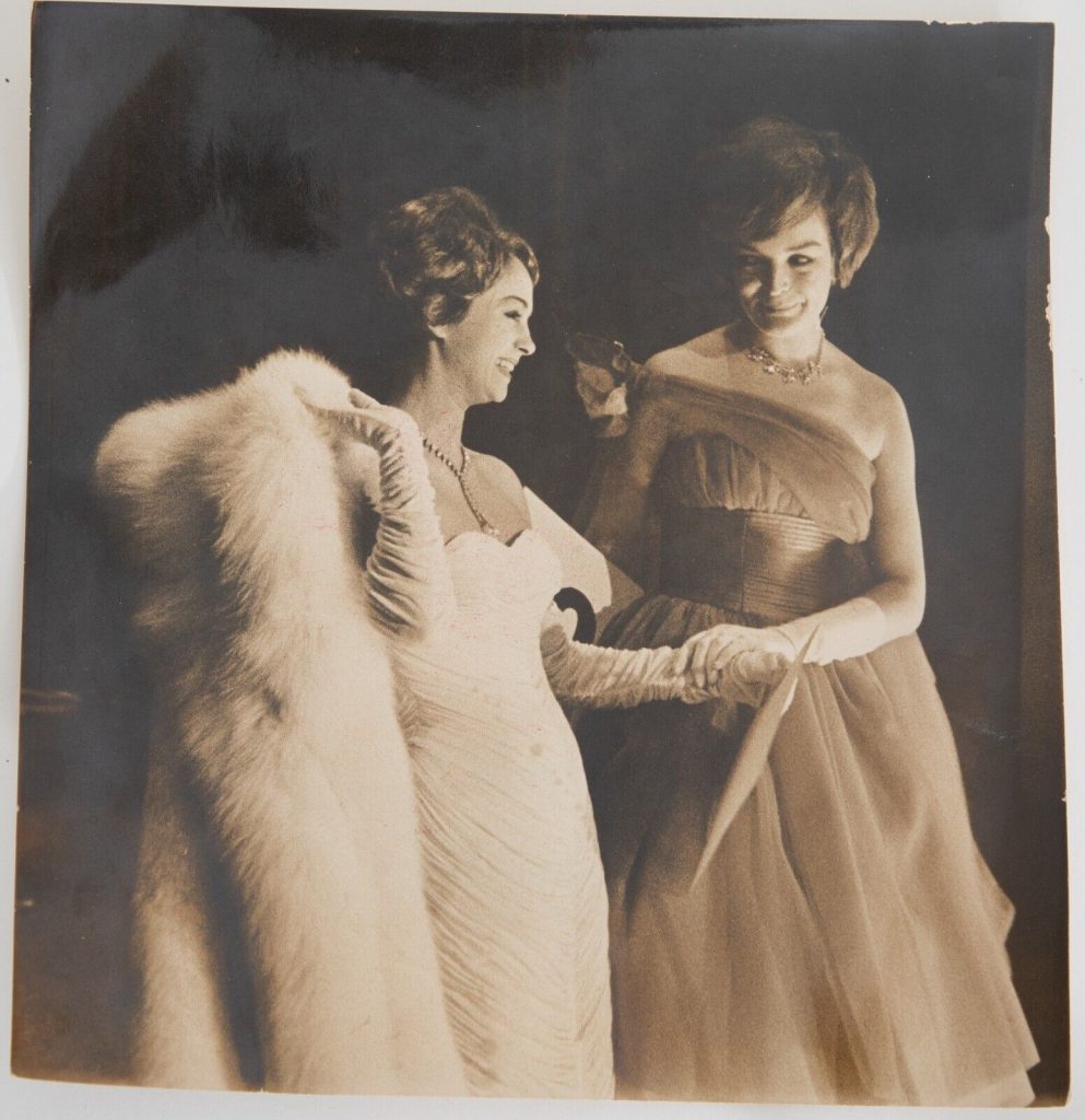 TIRAGE PHOTO argentique 1960' Soirée jet-set femme mode 21x20,5cm