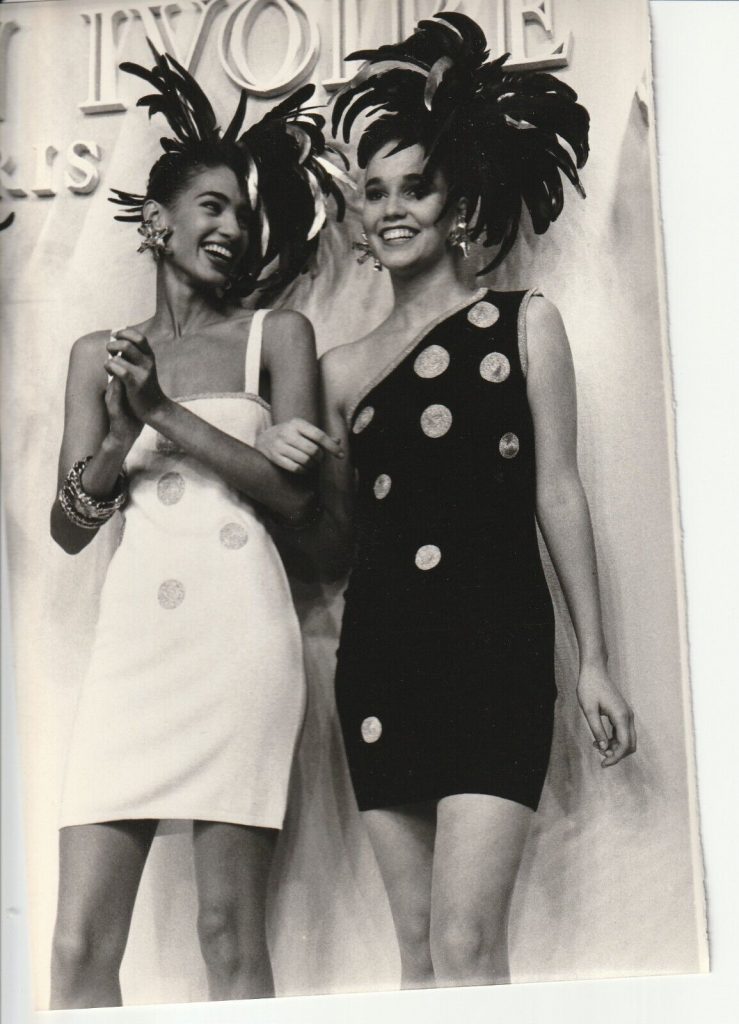 TIRAGE PHOTO Argentique Pierre Balmain 1989 Robert Cohen AGIP Défilé de mode