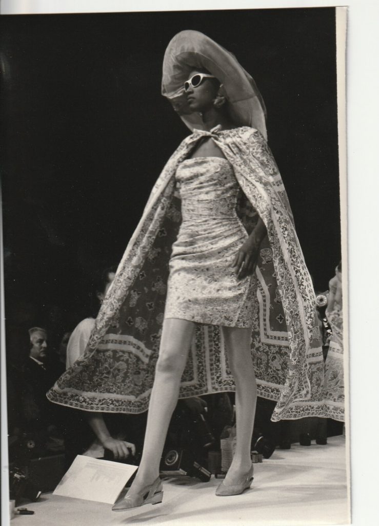 TIRAGE PHOTO Argentique Ungaro 1989 Robert Cohen AGIP Défilé de mode 1990 12X18