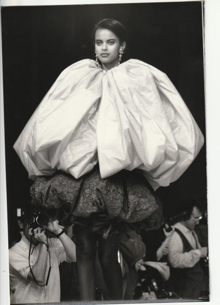 TIRAGE PHOTO Argentique Ungaro 1989 Robert Cohen AGIP Défilé de mode 1990 12X18