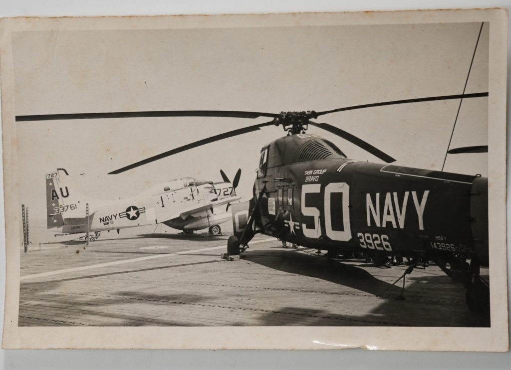 PHOTO de presse militaire avion hélicoptère US Valley forge 1960 13X18cm