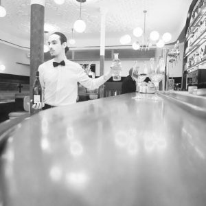 Tirage photo véritable argentique baryté Café Brasserie serveur Paris  30X45cm