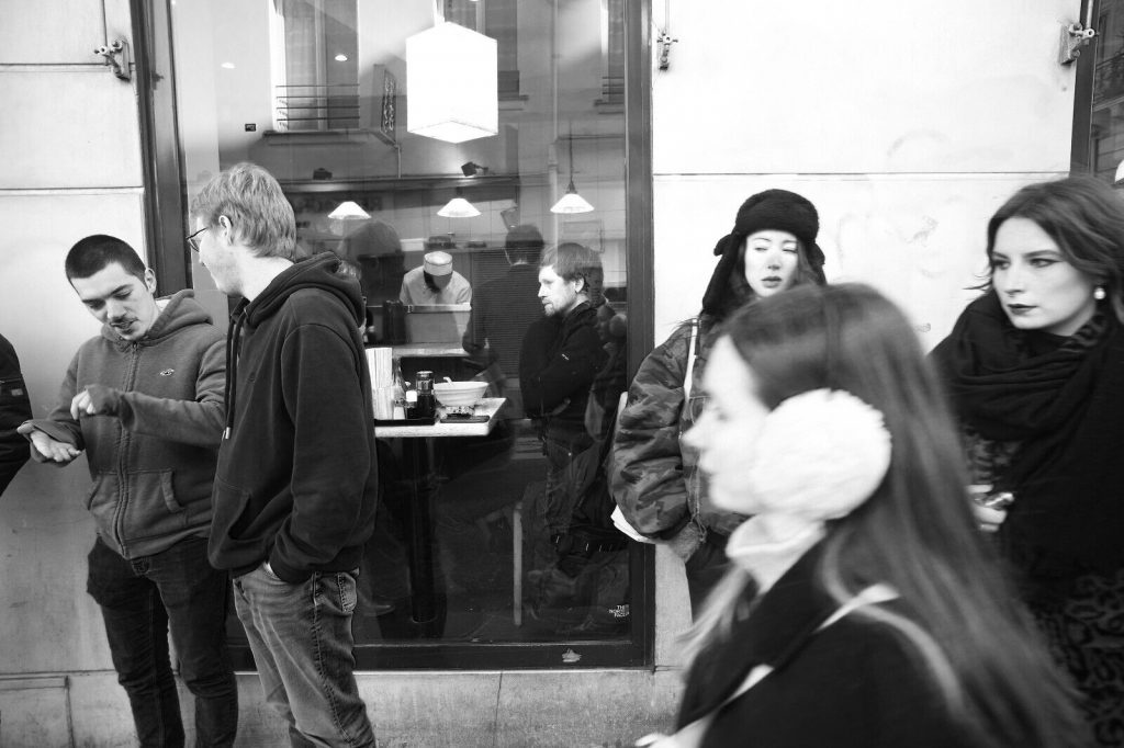 Photo argentique artistique STREET PHOTOGRAPHY PARIS  format 30x45cm