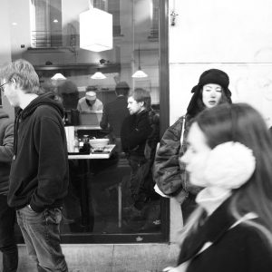 Photo argentique artistique STREET PHOTOGRAPHY PARIS  format 30x45cm