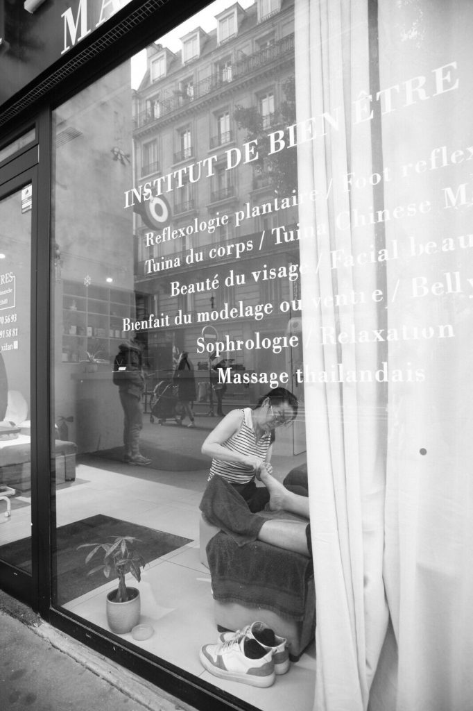 Photo argentique artistique STREET PHOTOGRAPHY PARIS  format 30x45cm
