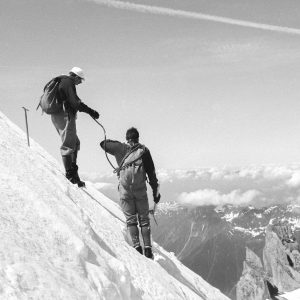 photo sur papier  argentique FRANCE ALPINISTE MONTAGNE 1960 format 30x45cm