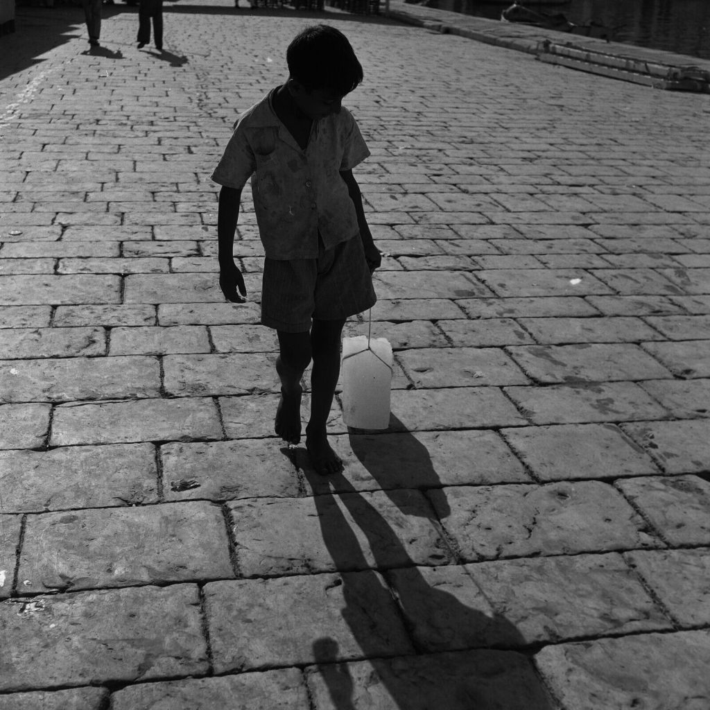 Tirage photo sur papier argentique Baryté ENFANT GRECE 1960 50X50cm