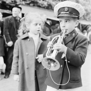 Tirage photo sur papier  argentique Baryté ENFANT PARIS 1960 50X50cm
