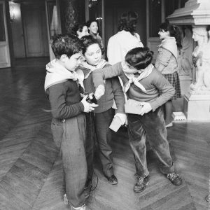 Photo sur papier  argentique BARYTE ENFANT PARIS 1960 format 50x50cm