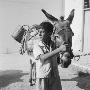 Tirage photo sur papier  argentique Baryté ENFANT GRECE 1960 50X50cm