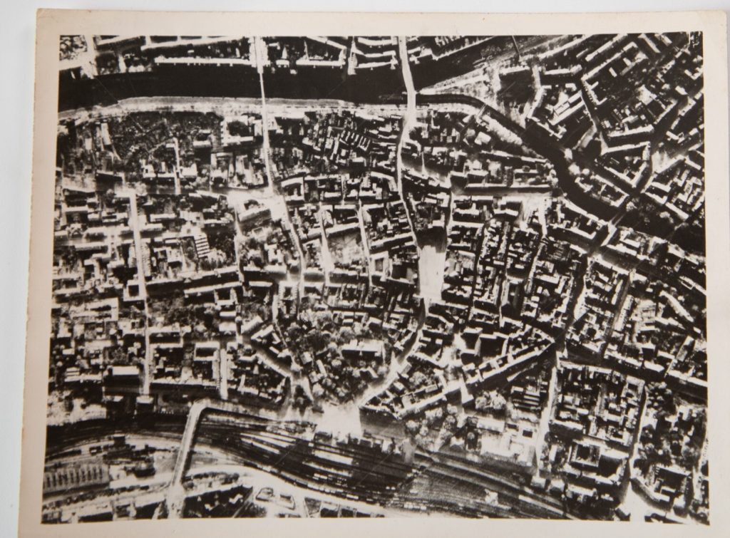 2 PHOTO argentique de presse 145 militaria 15X20cm Pforzheim avant après