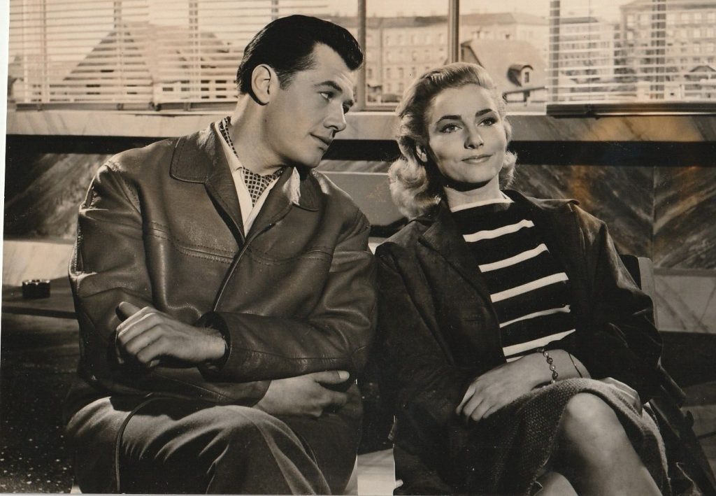 PHOTO DE PRESSE Elga Anderson et Gerhard Riedmann scene de film 12X17cm 1960'