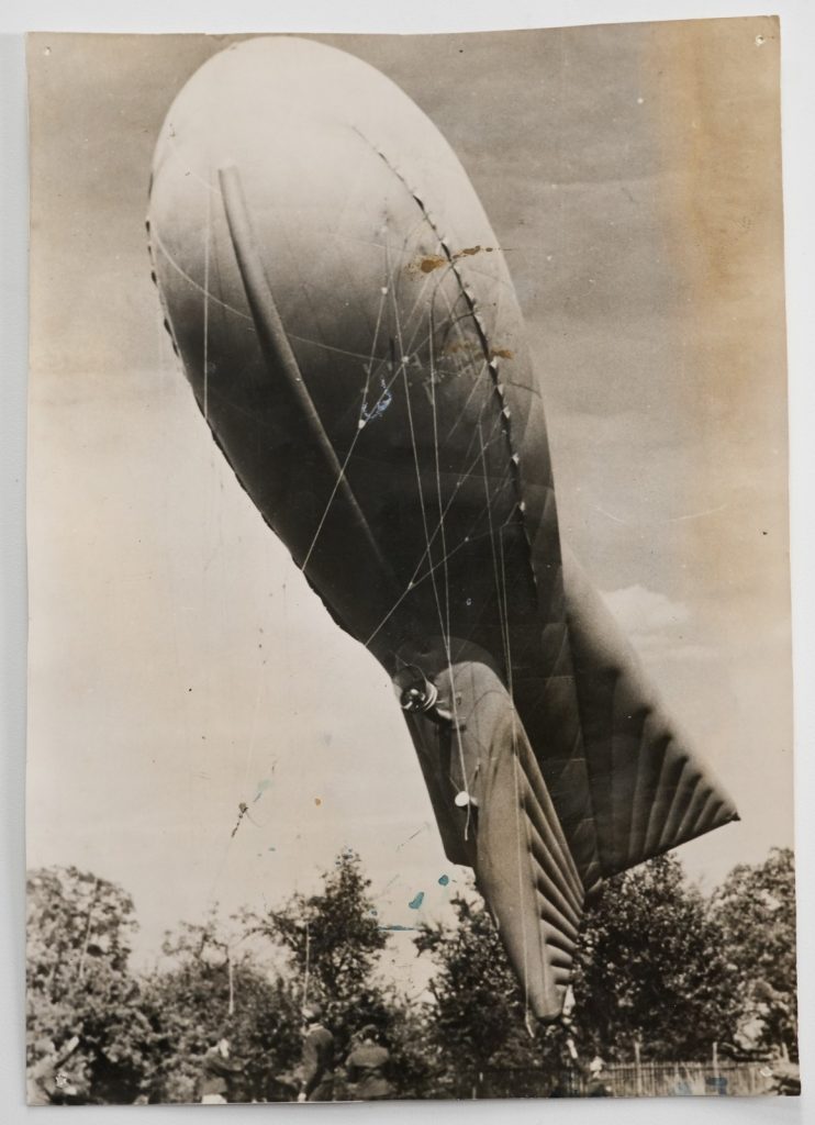 PHOTO de presse militaire 1960 dirigeables ballon captif 13X18cm