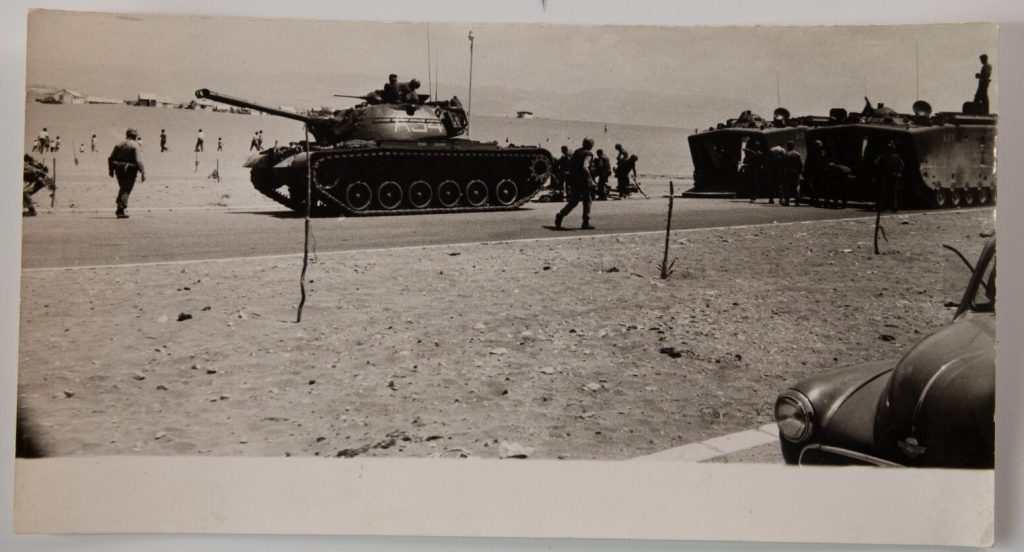 TIRAGE PHOTO	ARGENTIQUE DE PRESSE 1955	TANK MILITARIA PANORAMIQUE 21cm