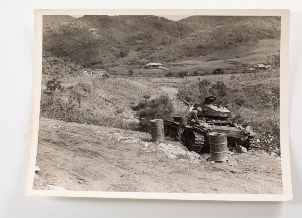 PHOTO OFFICIEL BRITANIQUE DE PRESSE MILITARIA 1945 15X21cm Tank en Panne