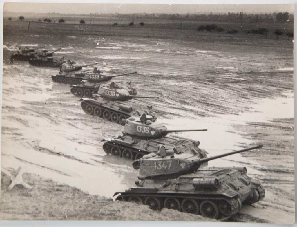 2 PHOTO argentique de presse 1945 militaria 15X20cm TANK POLONAIS