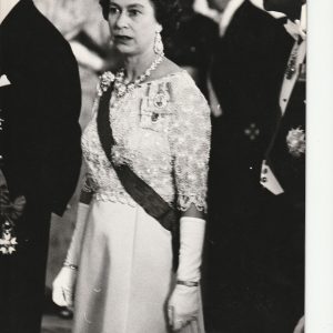 TIRAGE PHOTO	DE PRESSE ARGENTIQUE 1960  ELIZABETH II REINE D'ANGLETERRE 21X30cm