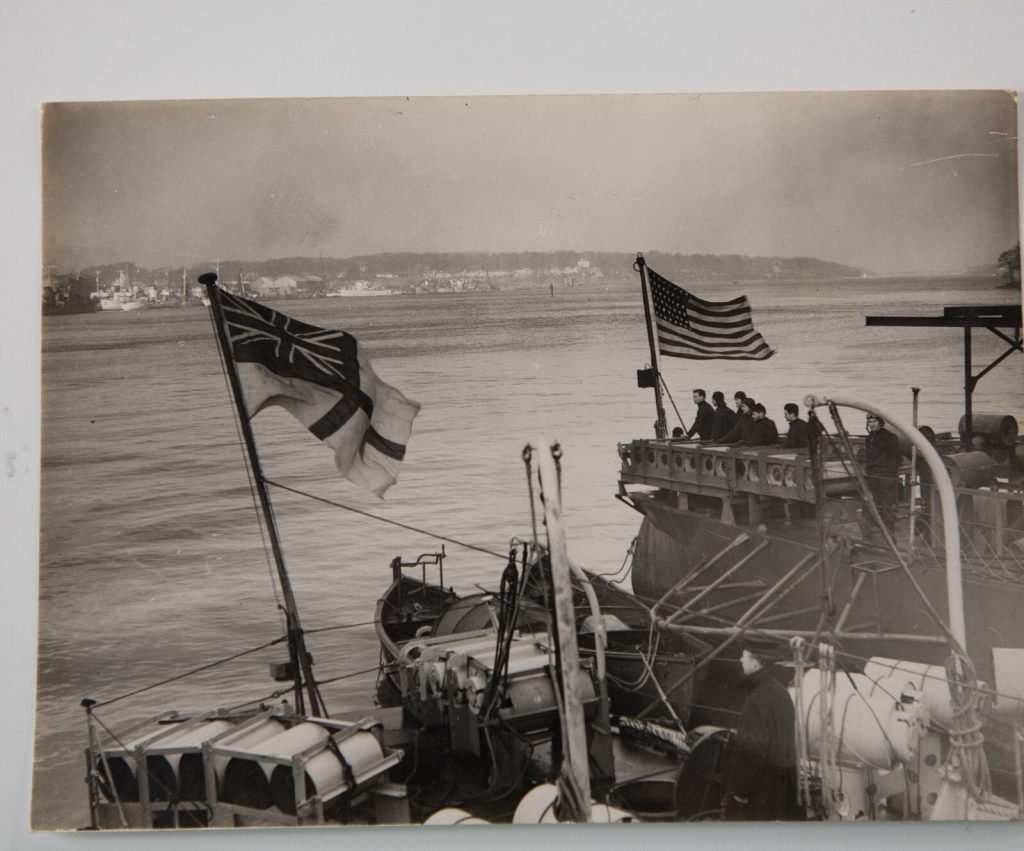 PHOTO ARGENTIQUE MILITARIA 1940	OFFICIEL BRITANIQUE DE PRESSE 15X20cm US NAVAL