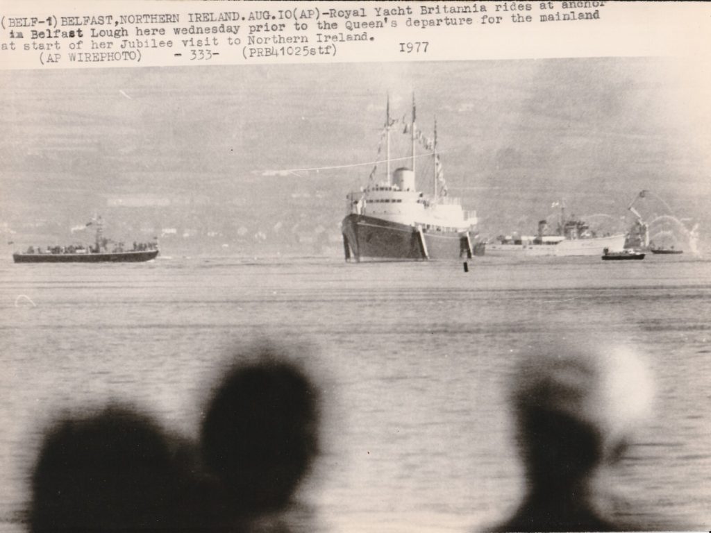 TIRAGE PHOTO	DE PRESSE  1977 YACHT ROYAL DE GRANDE BRETAGNE jubilé  18X25cm