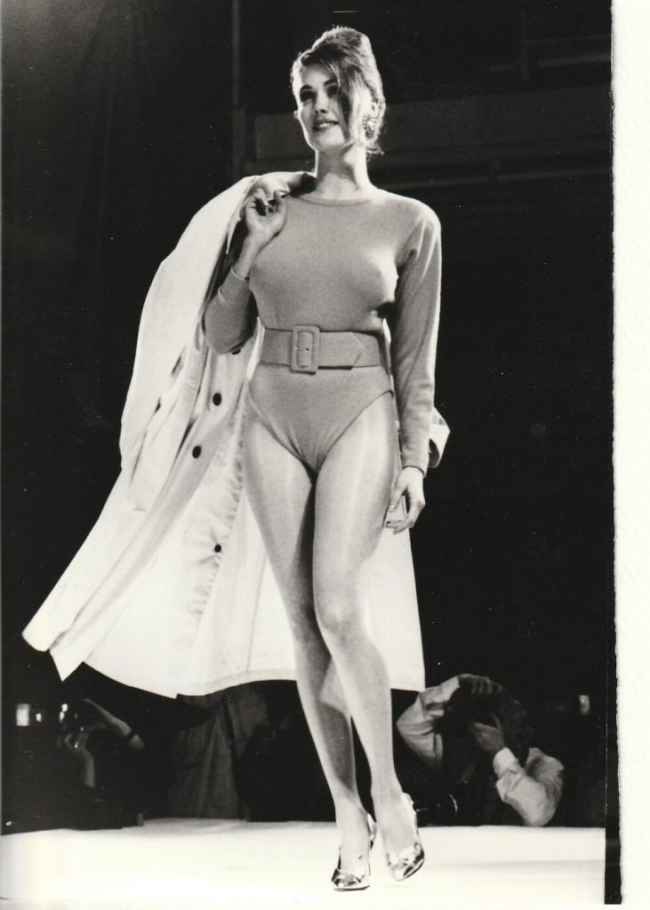 TIRAGE PHOTO Argentique FASHION WEEK LONDRES DENICE LEWIS 1990 12X18CM
