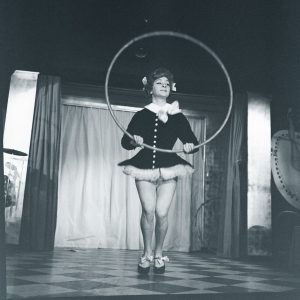 Tirage photo argentique Pin-up  femme 1960 30x30cm ARTISTE DE CABARET