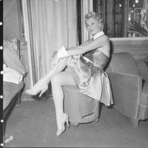 Tirage photo argentique Pin-up  femme 1960 30x30cm ARTISTE DE CABARET