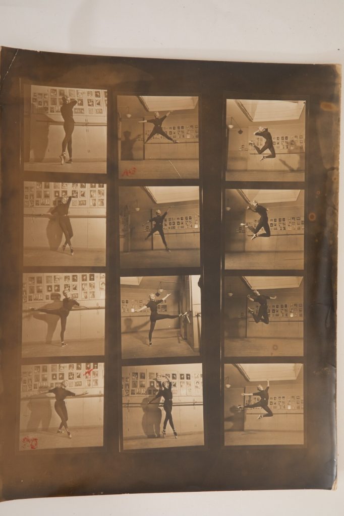 Planche contact argentique DIMITRI 1960' PIN-UP DANSEUSE DE CABARET 24X30cm